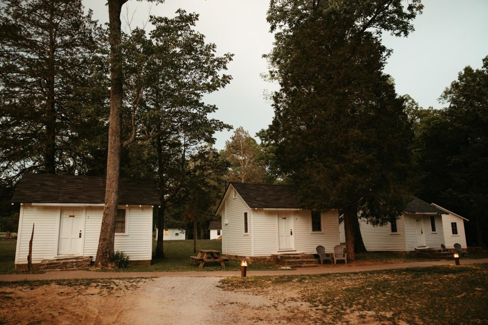Mammoth Cave Lodge And Cabins Exterior photo